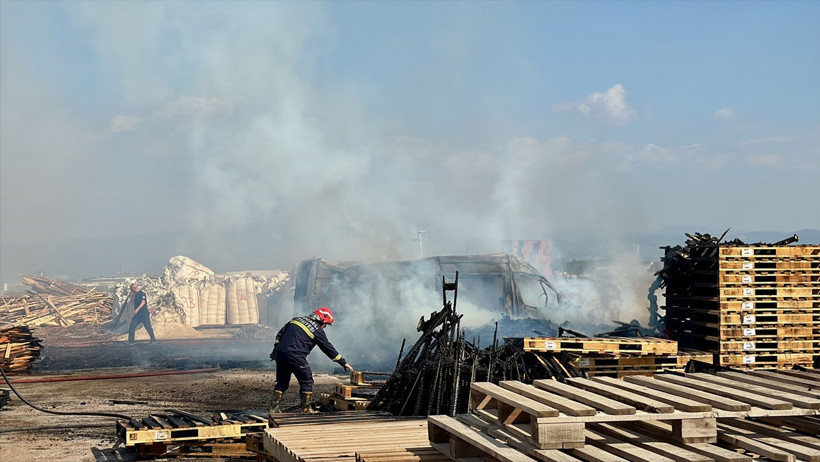 Palet fabrikasında çıkan yangında ekipler seferber oldu! - Resim : 5