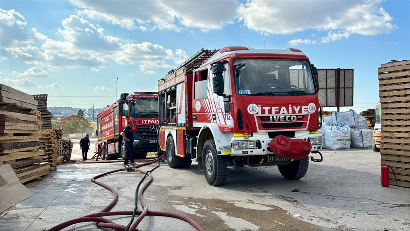 Palet fabrikasında çıkan yangında ekipler seferber oldu! - Resim : 4