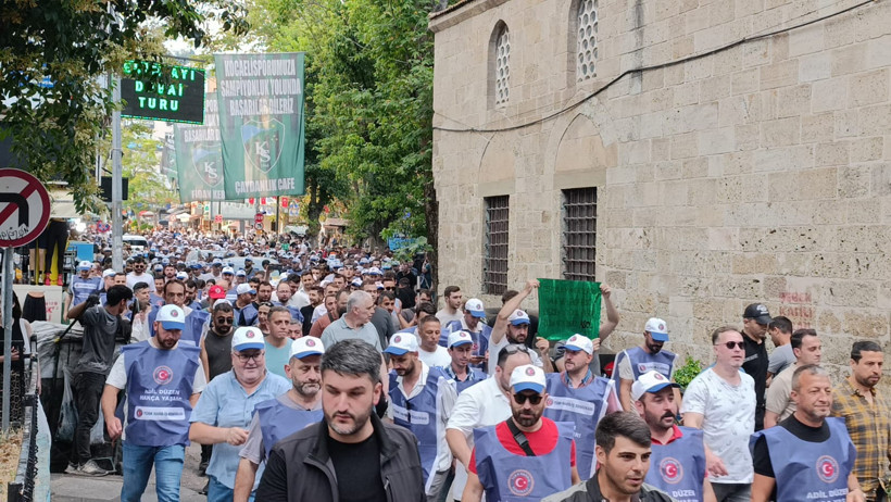 Yüzde 17'lik zam teklifine büyük tepki; İşçiler İzmit’te yürüyüş düzenledi - Resim : 8