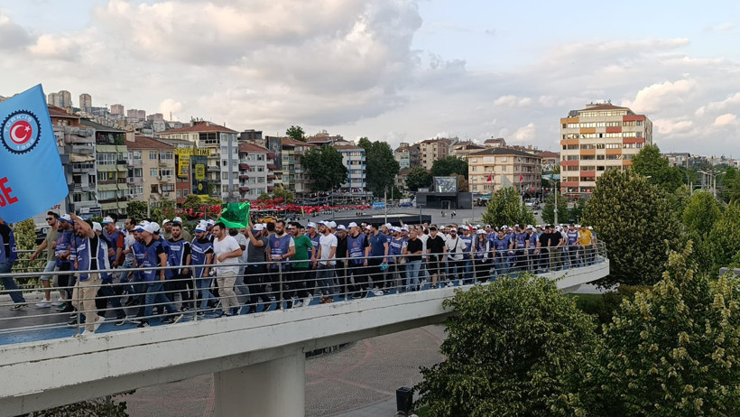 Yüzde 17'lik zam teklifine büyük tepki; İşçiler İzmit’te yürüyüş düzenledi - Resim : 5