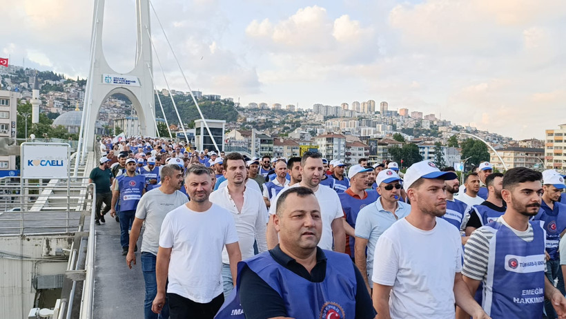 Yüzde 17'lik zam teklifine büyük tepki; İşçiler İzmit’te yürüyüş düzenledi - Resim : 4
