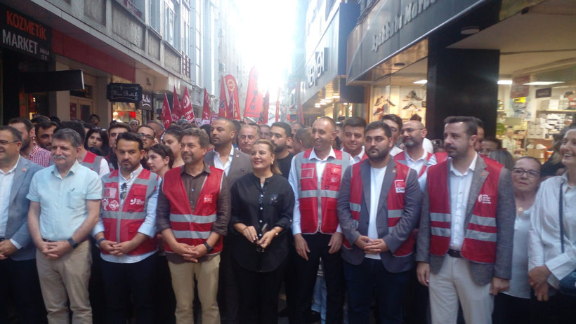 CHP İl Başkanlığı önünde toplandılar... Protesto sloganlar yükseliyor! - Resim : 2