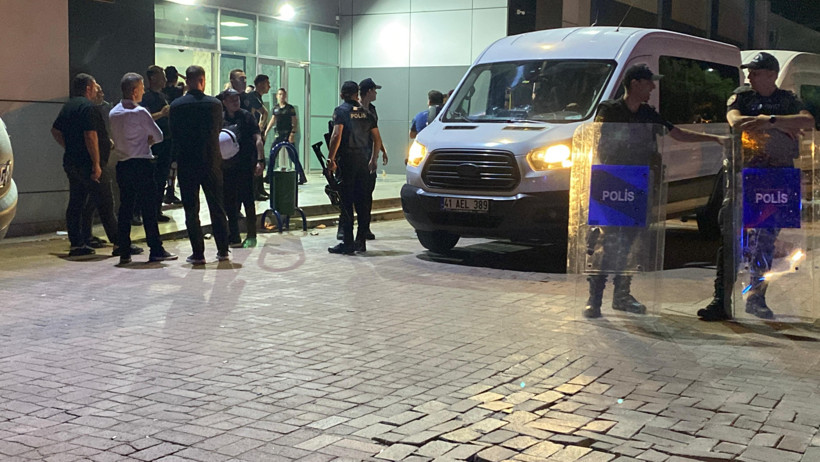 Düğünde "Hep siz oynadınız" kavgası... Bıçak, darp ve çok sayıda gözaltı! - Resim : 1