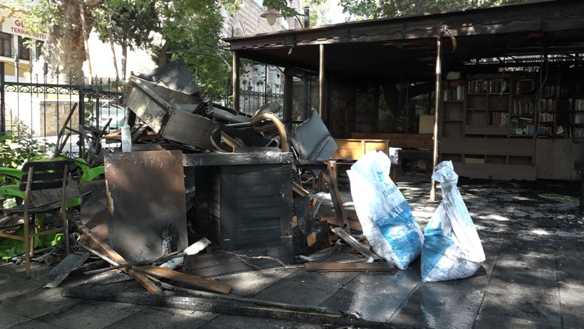 Tarihi çay bahçesi alevlere teslim oldu! - Resim : 3