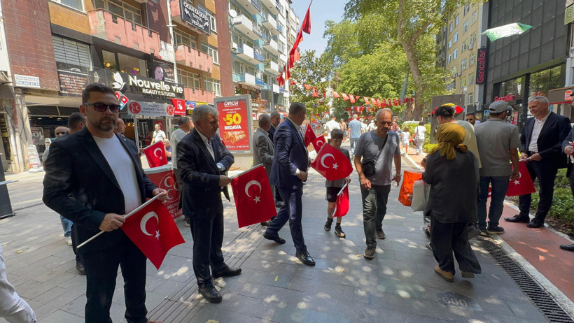 MHP İzmit’te bayrak dağıttı, şehitleri andı! - Resim : 5