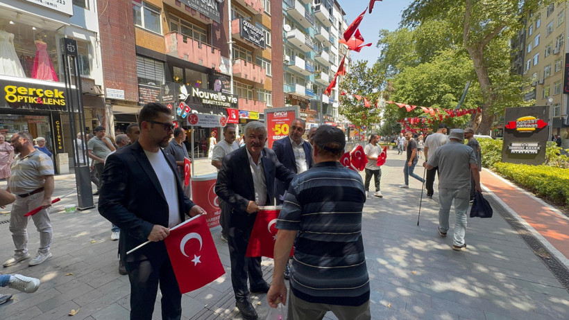 MHP İzmit’te bayrak dağıttı, şehitleri andı! - Resim : 4