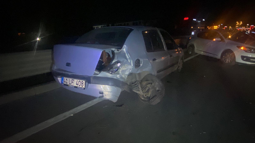 İki otomobil birbirine girdi! Ekipler seferber oldu - Resim : 1