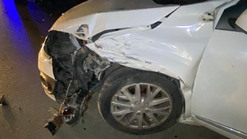 İki otomobil birbirine girdi! Ekipler seferber oldu - Resim : 4