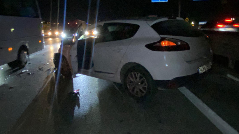 İki otomobil birbirine girdi! Ekipler seferber oldu - Resim : 2