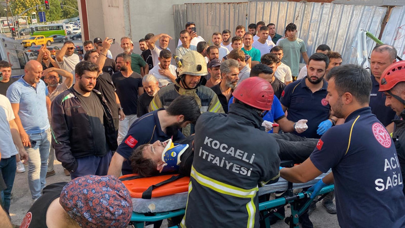 Santral Yokuşu'nda kaza... Sürücü araçta sıkıştı! - Resim : 2