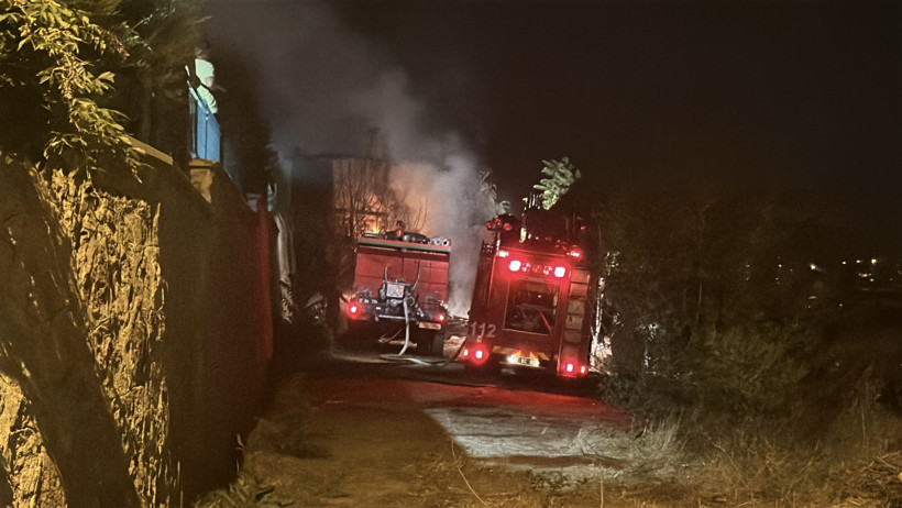 Alevlere teslim olan 3 ev kullanılmaz hale geldi! - Resim : 2