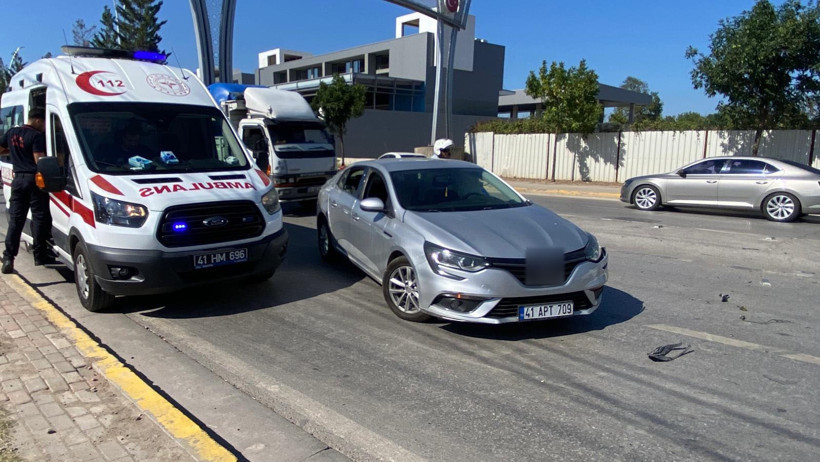 Kocaeli'de korkutan kaza: İki otomobil birbirine girdi! - Resim : 2