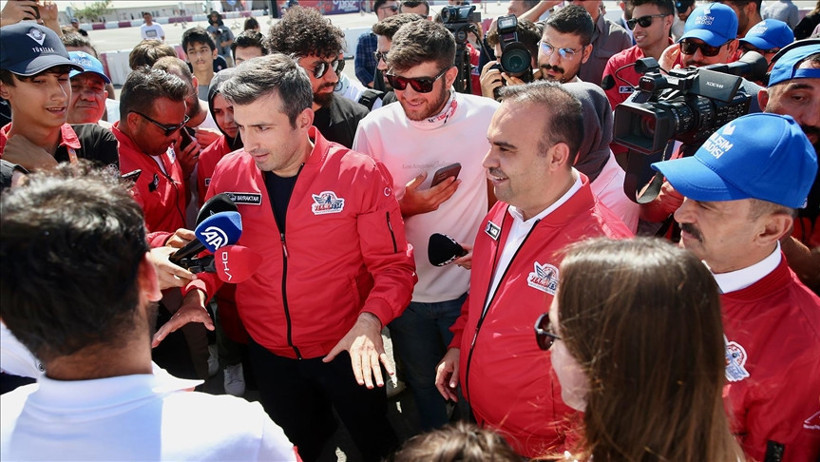 Bakan Kacır ve Selçuk Bayraktar, Kocaeli’de öğrencilerle buluştu - Resim : 2