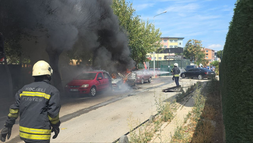 Kocaeli’de korku dolu anlar; Yanan iki otomobil patladı! - Resim : 3