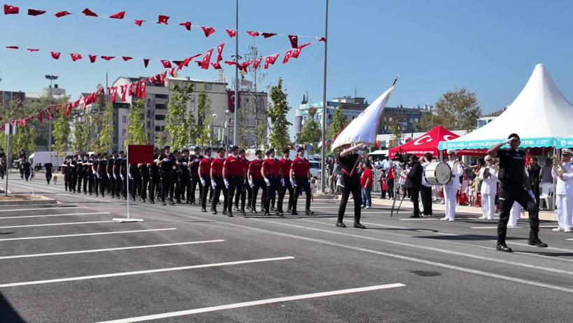 Kocaeli'de Zafer Bayramı sevinci meydanlara taştı - Resim : 6