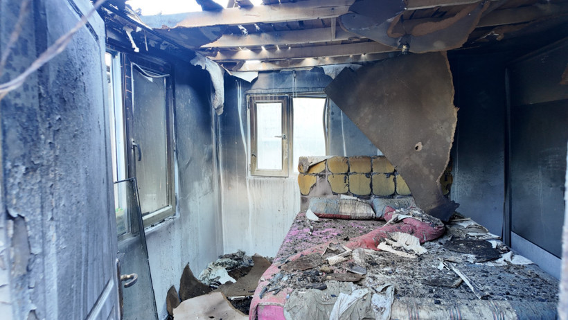 Yangında evi zarar gören vatandaşa yardım eli - Resim : 2