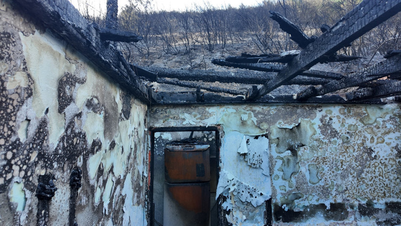 Yangında evi zarar gören vatandaşa yardım eli - Resim : 3