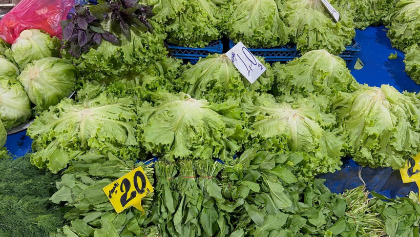 Pazarda yoğunluk var ama alışveriş yok - Resim : 8