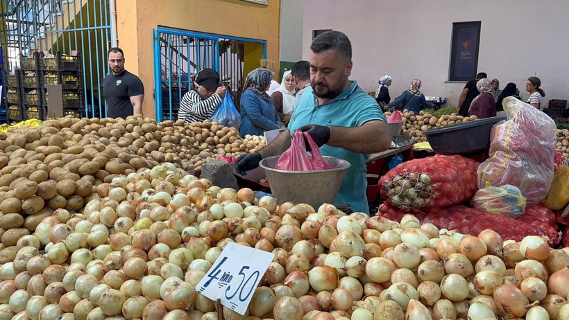 Pazarda yoğunluk var ama alışveriş yok - Resim : 11