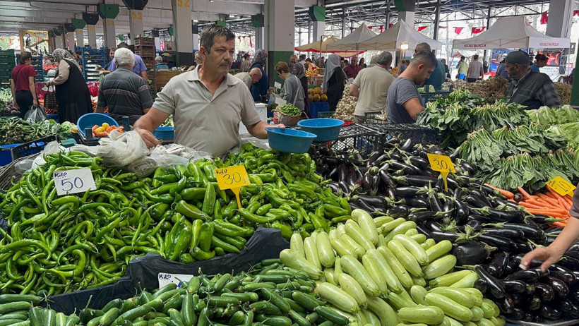 Pazarda yoğunluk var ama alışveriş yok - Resim : 9