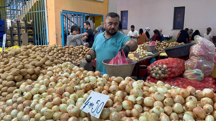 Pazarda yoğunluk var ama alışveriş yok - Resim : 10