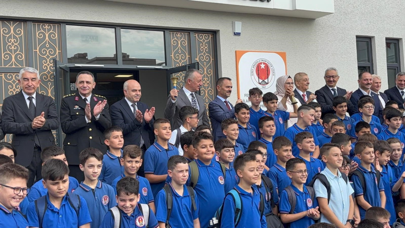 İlk ders zili çaldı: Binlerce öğrenci ders başı yaptı! - Resim : 3