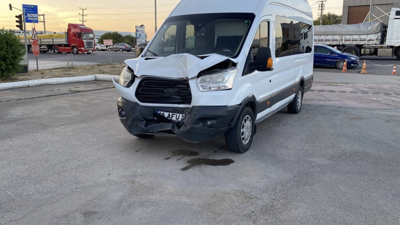 Korkutan kaza! İşci servisi ile yolcu minibüsü çarpıştı - Resim : 2