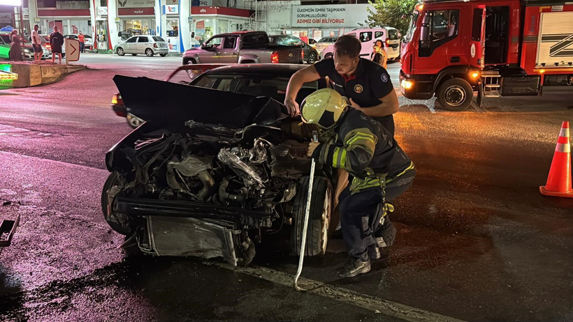 Kocaeli'de korkutan kaza! İki araç birbirine girdi! - Resim : 1