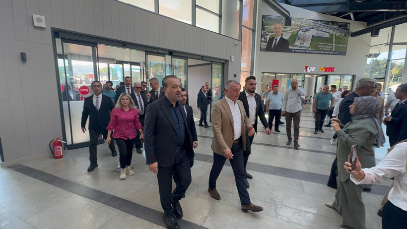 Tahir Büyükakın muhalefete terminal açılışında yüklendi: Biz yapmaya devam edeceğiz onlar konuşmaya - Resim : 8