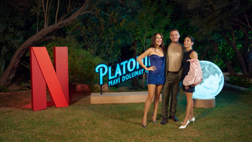 Platonik Mavi Dolunay Otel İzle! Gupse Özay Platonik Mavi Dolunay Otel 1. Sezon 1. Bölüm Full İzle - Resim : 1