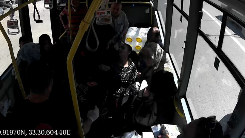 Otobüs şoförü fenalaşan kadın için zamanla yarıştı! - Resim : 1