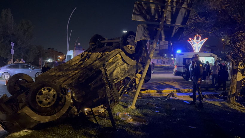 İki ticari araç birbirine girdi! Takla attı... - Resim : 3