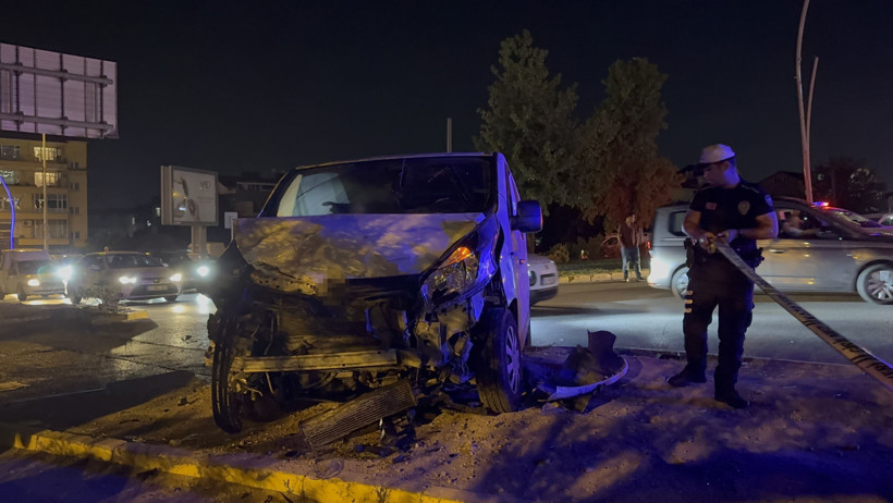 İki ticari araç birbirine girdi! Takla attı... - Resim : 4