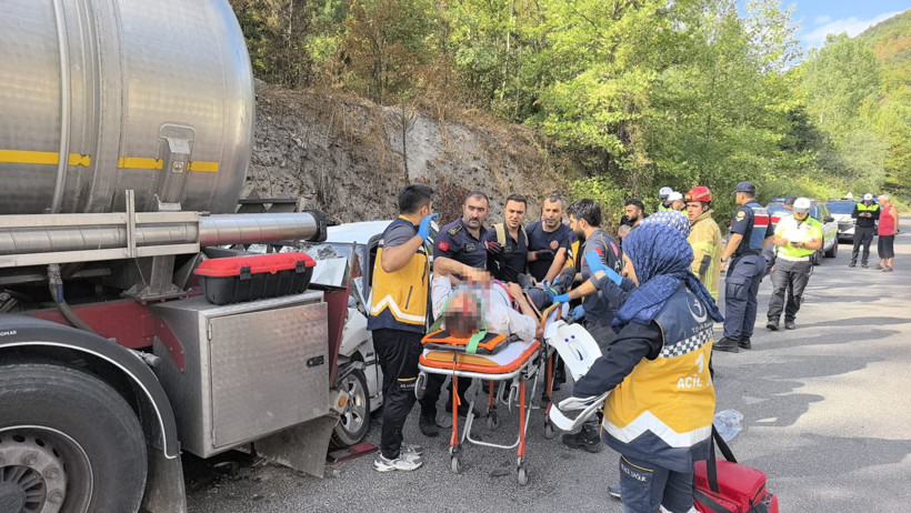 Korkunç kaza! Asit yüklü tankere çarptı! - Resim : 1