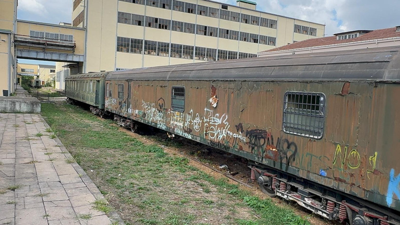 Yıllar geçti ama değişen bir şey yok… Tarihi vagonlar atıldıkları yerde çürümeye devam ediyor! - Resim : 6