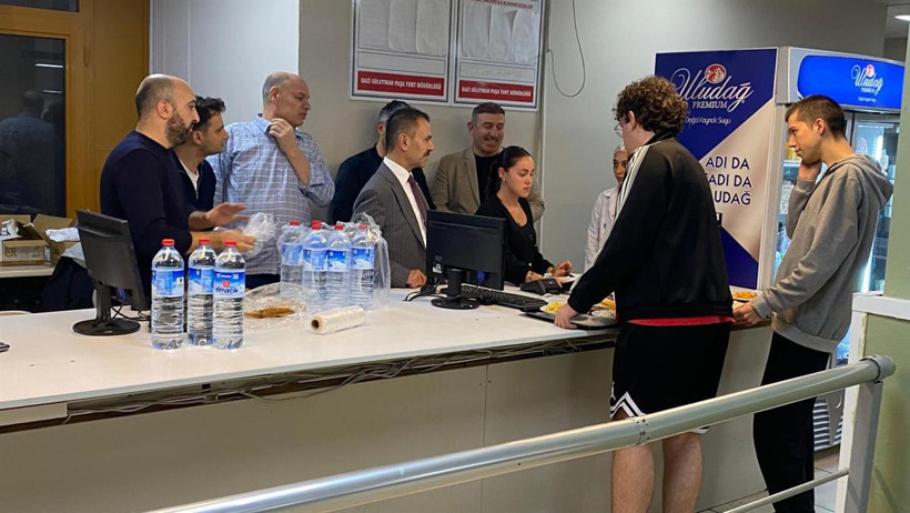 Öğrencilerin masasında Vali İlhami Aktaş var! - Resim : 2