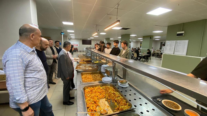 Öğrencilerin masasında Vali İlhami Aktaş var! - Resim : 1