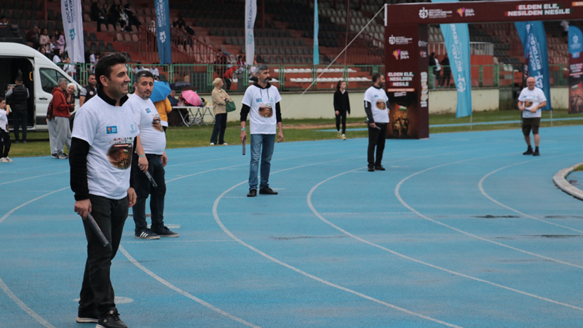 “Elden Ele, Nesilden Nesile Kitap Bayrak Yarışı” Gazze’ye destek mesajlarıyla gerçekleştirildi - Resim : 1