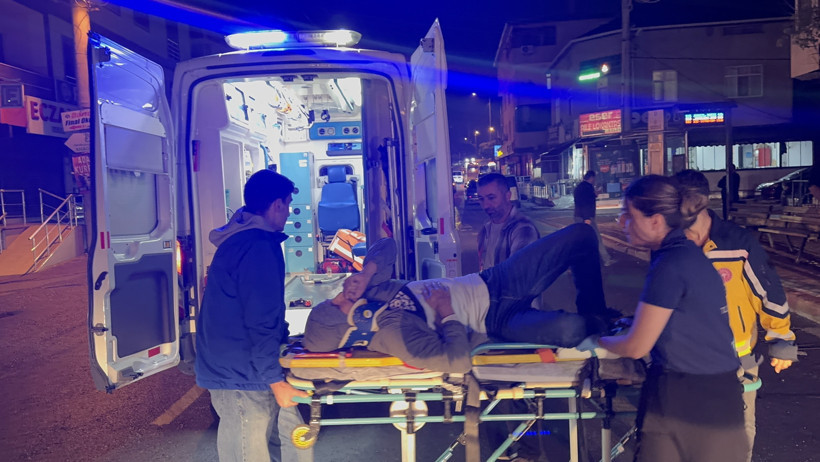 Seyir halindeki otomobil ile bisiklet çarpıştı! Yaralı var! - Resim : 2