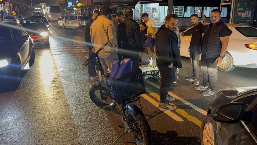 Seyir halindeki otomobil ile bisiklet çarpıştı! Yaralı var! - Resim : 1
