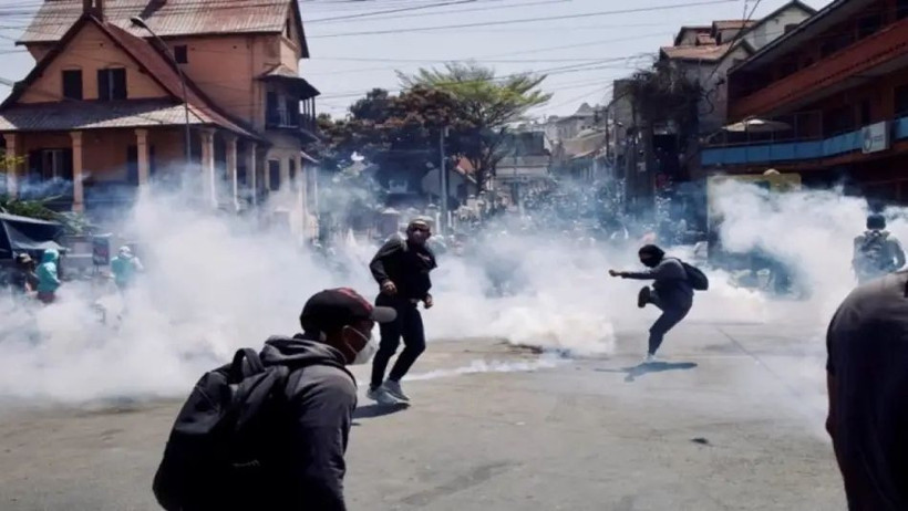 Cumhurbaşkanı, Ulusal Meclis’i feshetti - Resim: 5