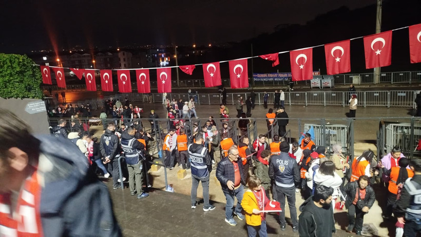 Kocaeli Stadı'nda kuş uçurtulmuyor! - Resim : 2