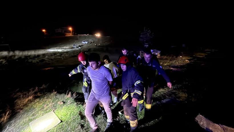 Kocaeli'de otomobil devrildi! Yaralılar var! - Resim : 2