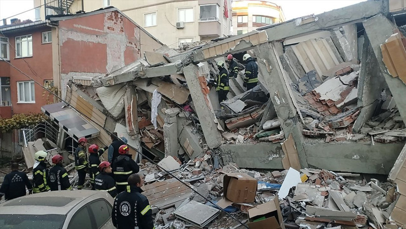 Enkaz altında kalanlar var: Kocaeli’de 6 katlı bina çöktü - Resim : 1