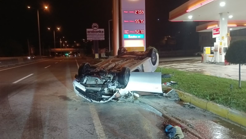 D-130 kara yolunda otomobil takla attı: 3 yaralı - Resim : 2