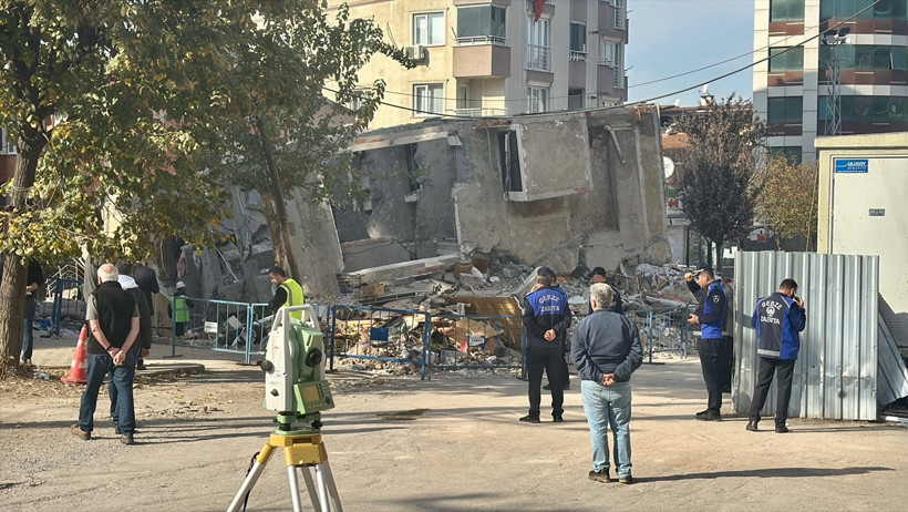 Çöken binanın enkazında bilirkişi heyetinin incelemeleri sürüyor - Resim : 4