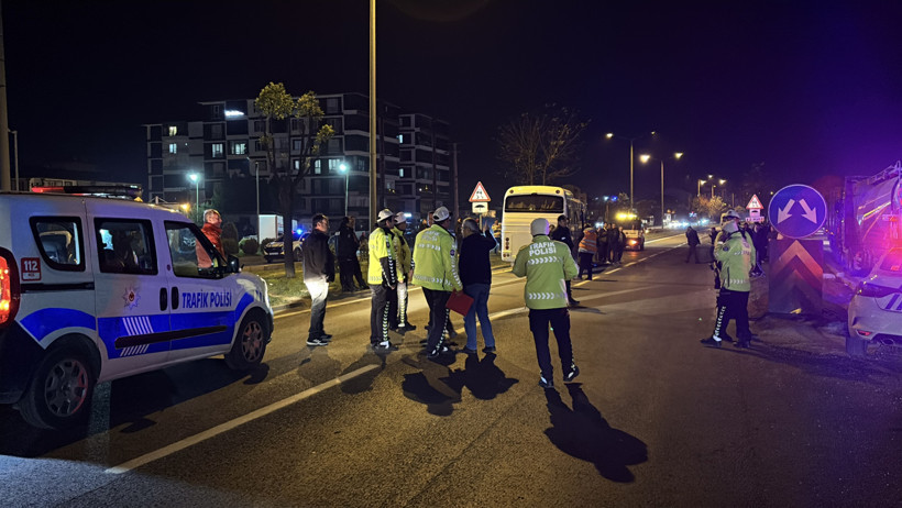 D-100'de korkutan kaza... Üç servis midibüsü çarpıştı! - Resim : 1