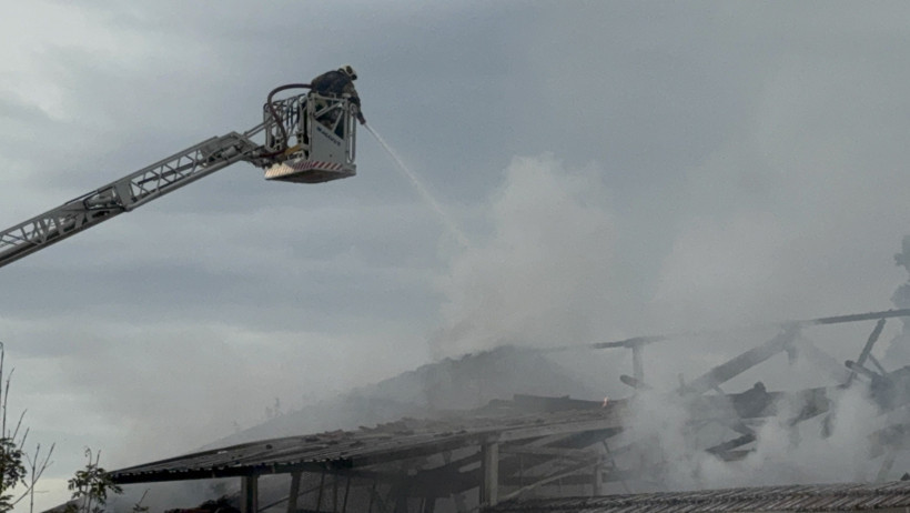 Üretim tesisinde korkutan yangın! - Resim : 1