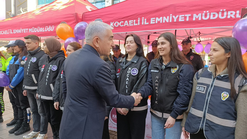 Kocaeli Emniyetinden 25 Kasım standı - Resim : 6