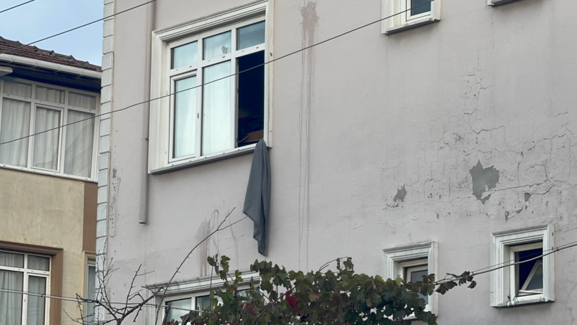 Önce bıçak çekti, sonra binayı yaktı: İşçiler çarşaf bağlayarak kurtuldu - Resim : 3